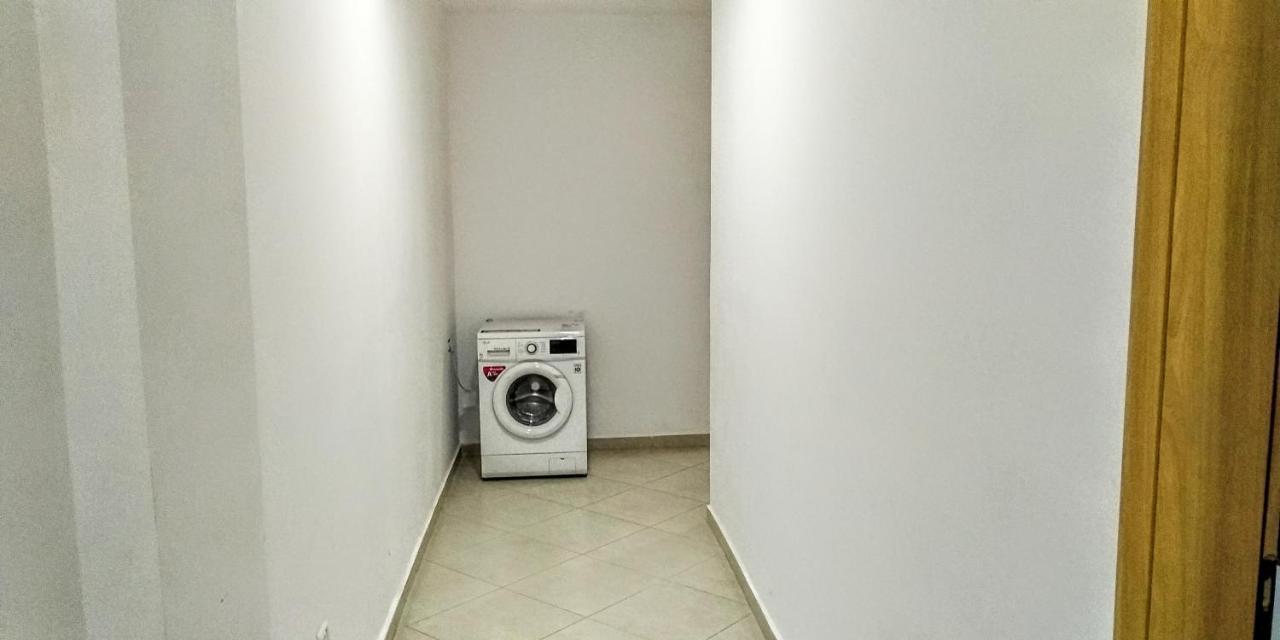 Rass' Apartment Vlorë Buitenkant foto