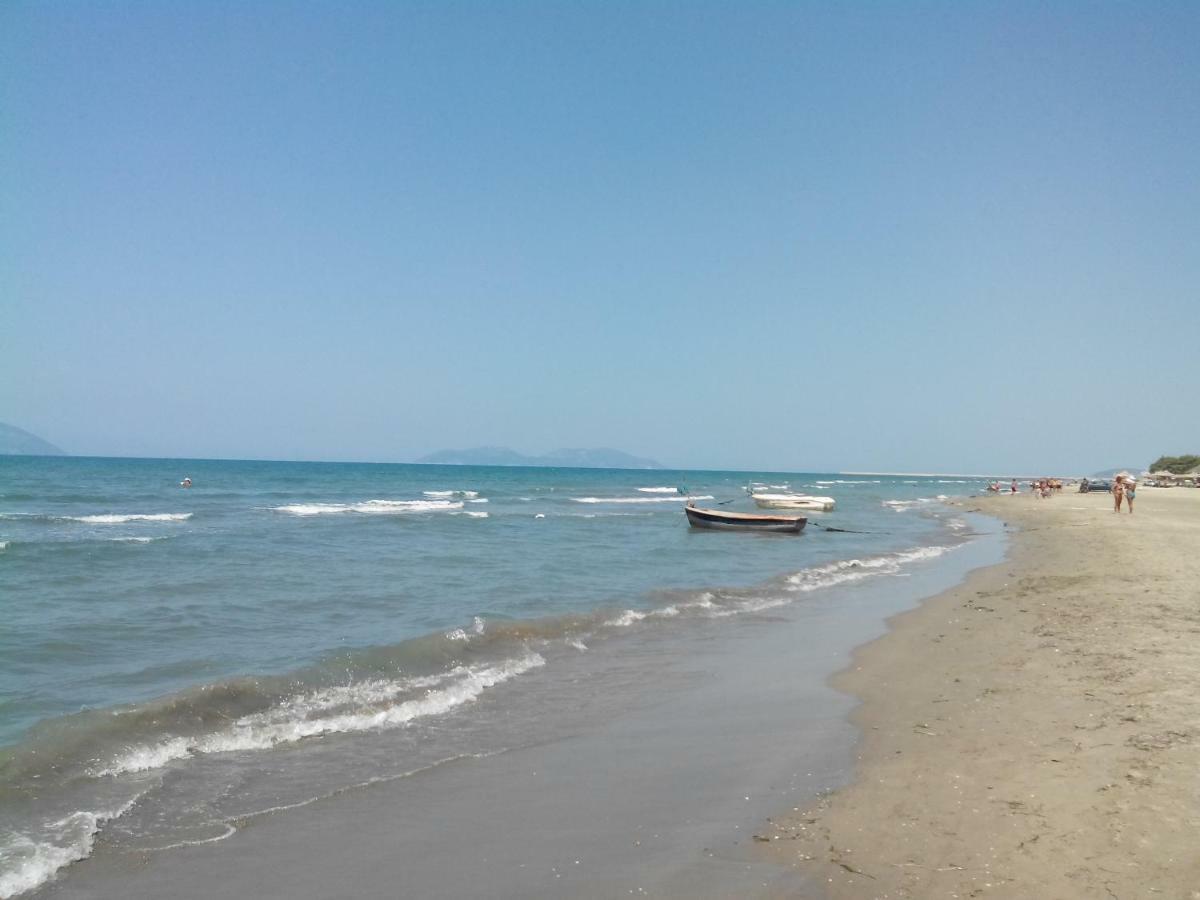Rass' Apartment Vlorë Buitenkant foto